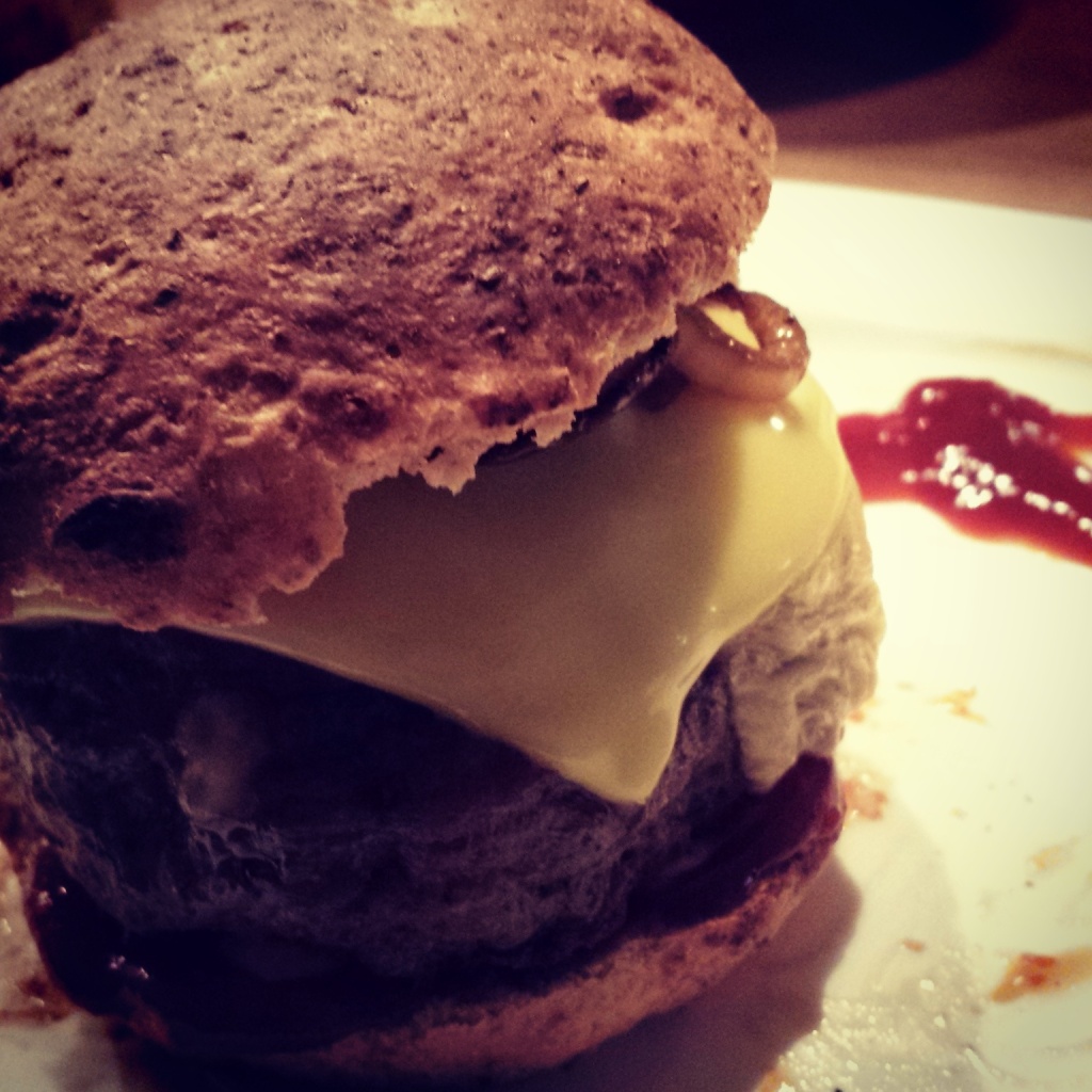 5 Wochen Fit Challenge - Burger gefüllt mit Käse und Paprika
